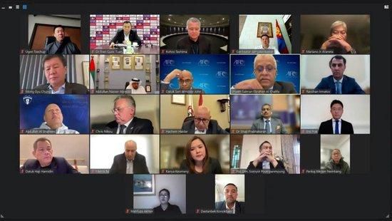 父子俩慌忙说：叶大师，您怎么说我们就怎么做，只要别杀我们，什么事都可以......嗯。
